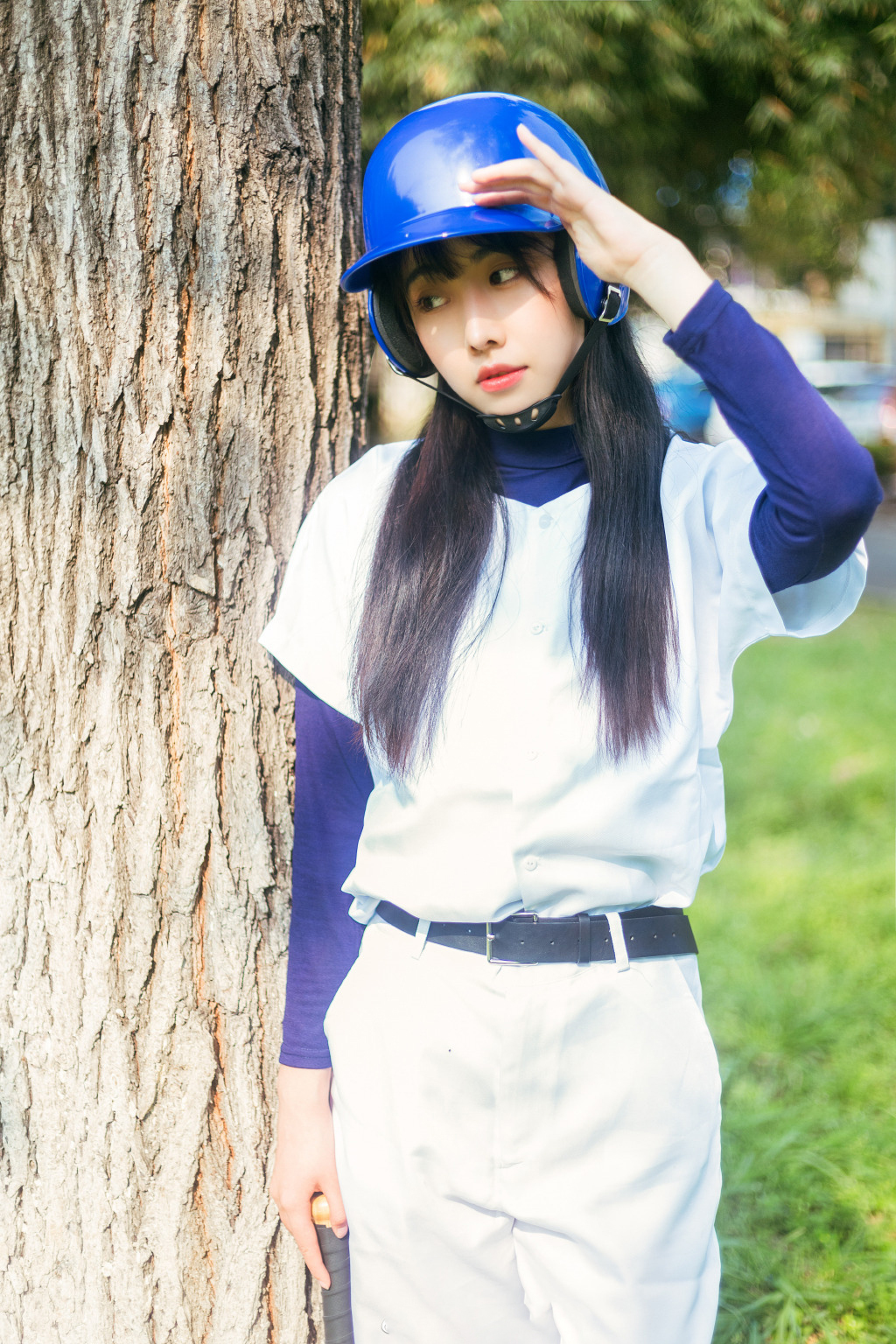 清纯美女操场棒球服清新写真图片