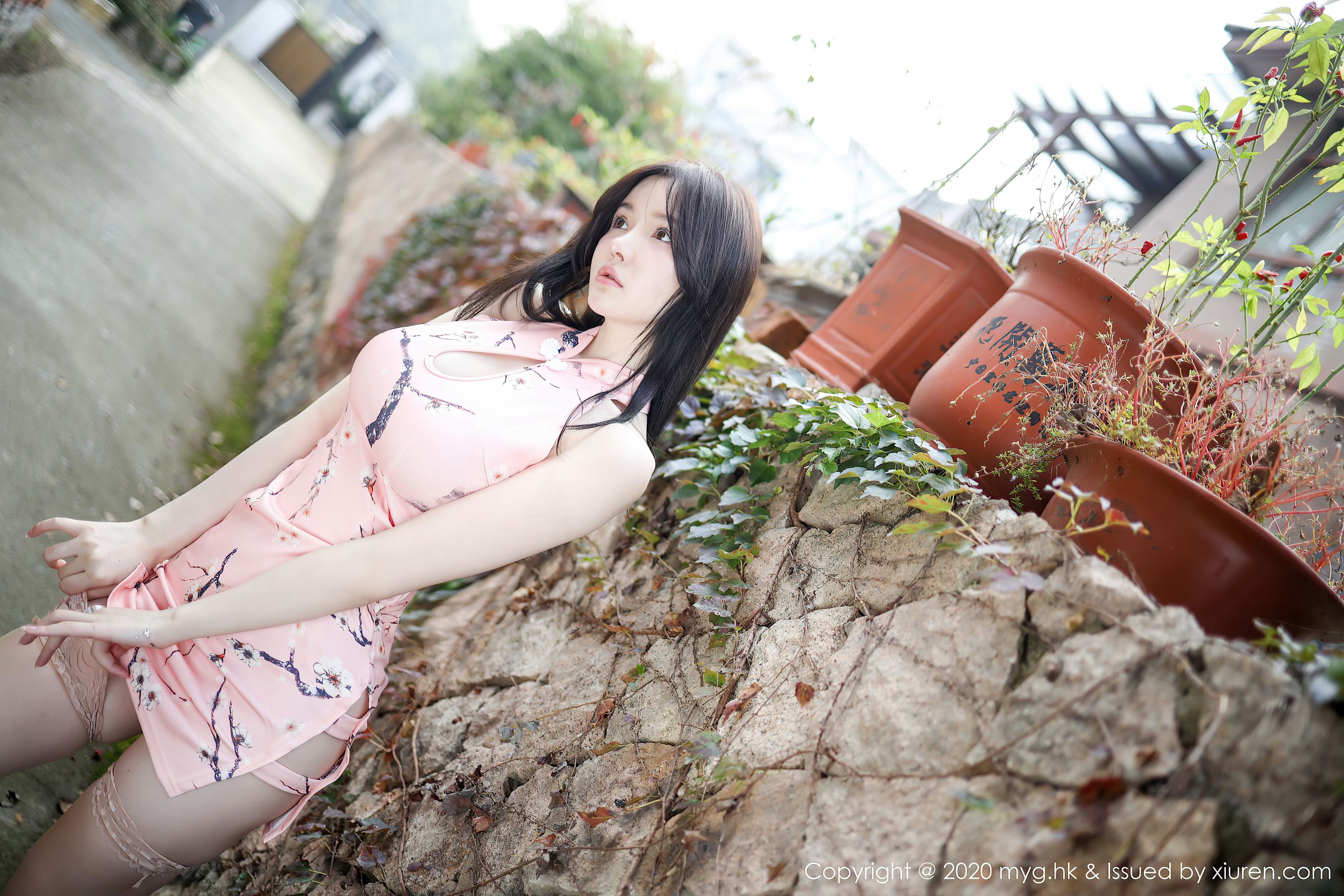 柠檬酱 | 绅士福利站 Vol.460 @糯美子MINlbabe - 古典韵味的粉色旗袍 性感写真  