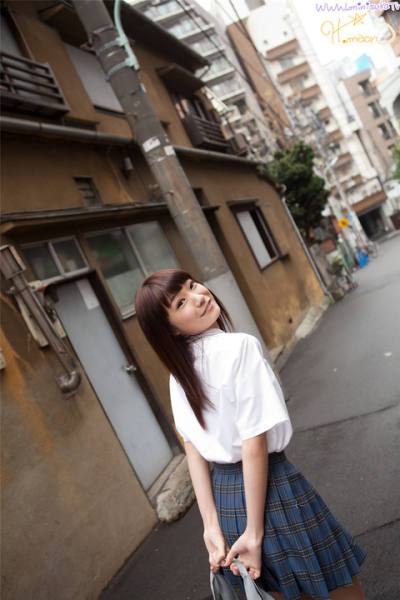 日本制服美女星乃まおり户外可爱写真图片