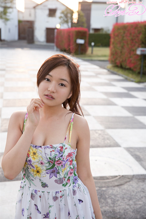 柠檬酱 | 绅士福利站 日本夏天美女山中真由美碎花裙清纯私房照 性感写真  