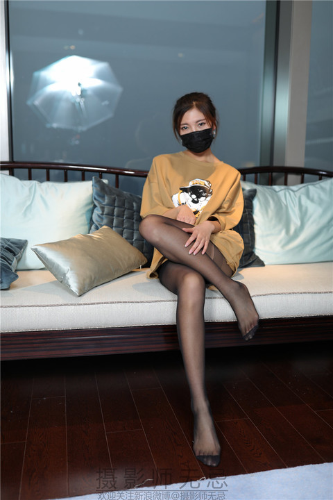 柠檬酱 | 绅士福利站 大眼口罩美女美雅浴室黑丝美腿写真图片 性感写真 